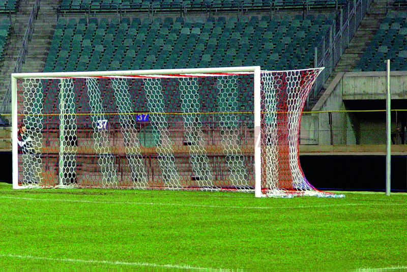 Socketed football goals 7,32×2,44 m, corner adapter